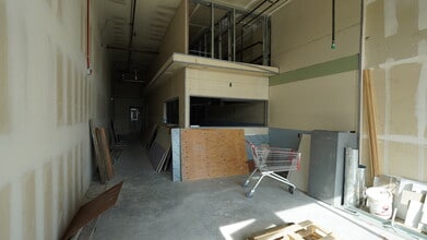 13755 Roscoe Blvd, Panorama City, CA à louer Photo intérieure– Image 1 sur 3