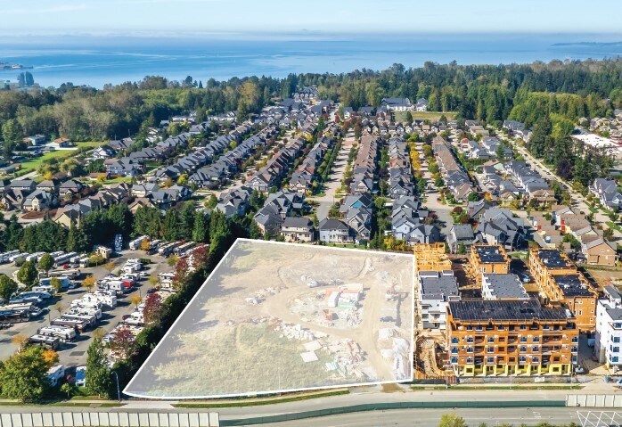 105 & 109 175A St, Surrey, BC à vendre - Photo de l’immeuble – Image 2 sur 3
