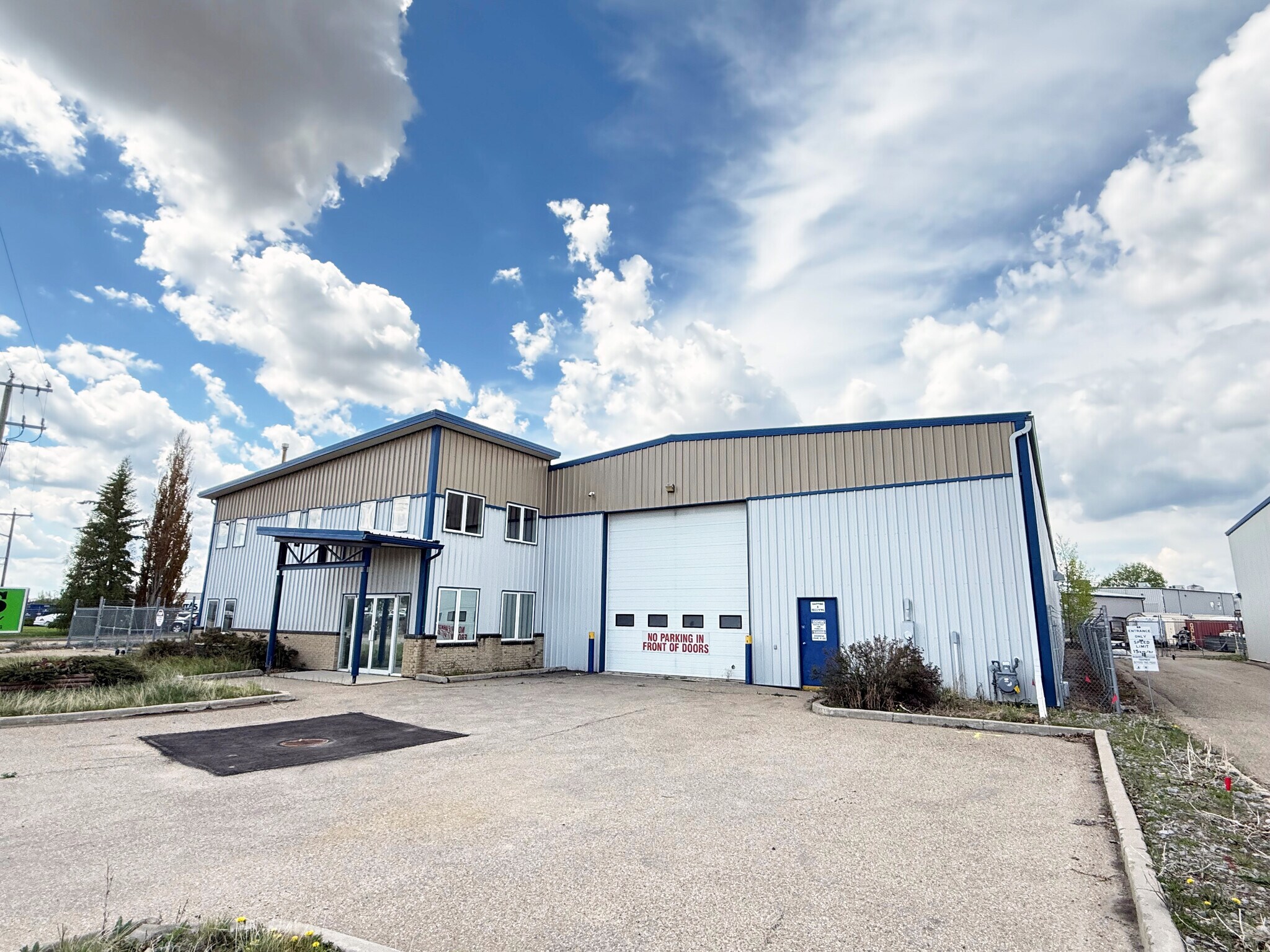 7932 Edgar Industrial Way, Red Deer, AB à louer Photo de l’immeuble– Image 1 sur 15