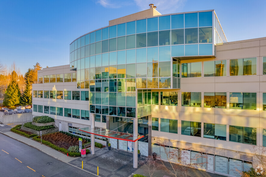 4601 Canada Way, Burnaby, BC à louer - Photo de l’immeuble – Image 1 sur 6