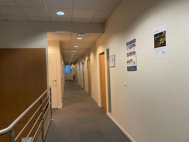 Bureau dans Morangis à vendre - Photo intérieure – Image 2 sur 8