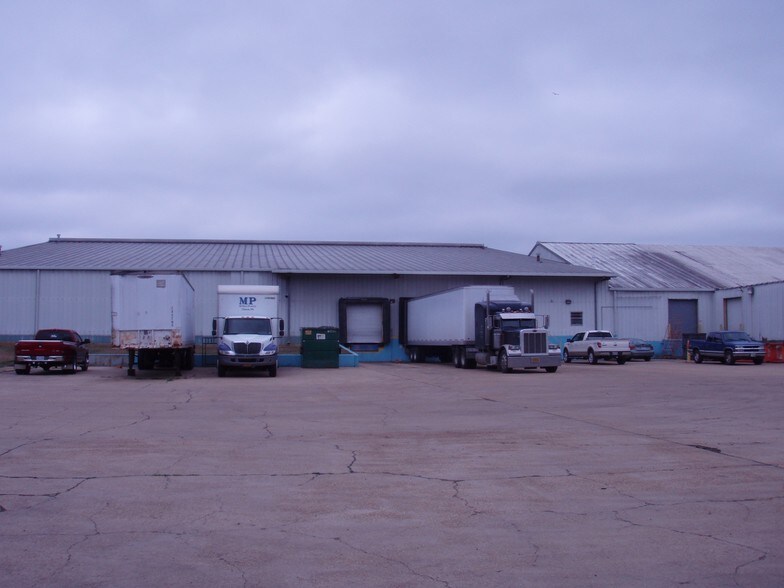 1021 Clinton Industrial Park Rd, Clinton, MS à louer - Photo de l’immeuble – Image 2 sur 19