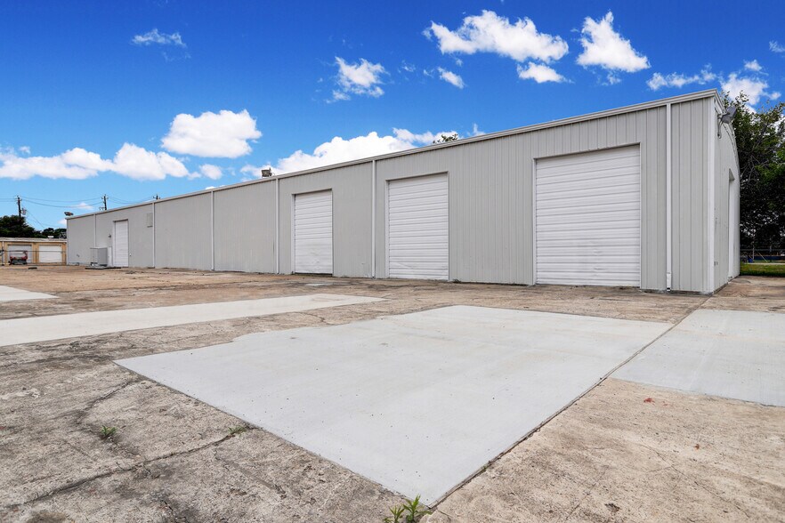 10205 Market St, Jacinto City, TX à louer - Photo de l’immeuble – Image 3 sur 6