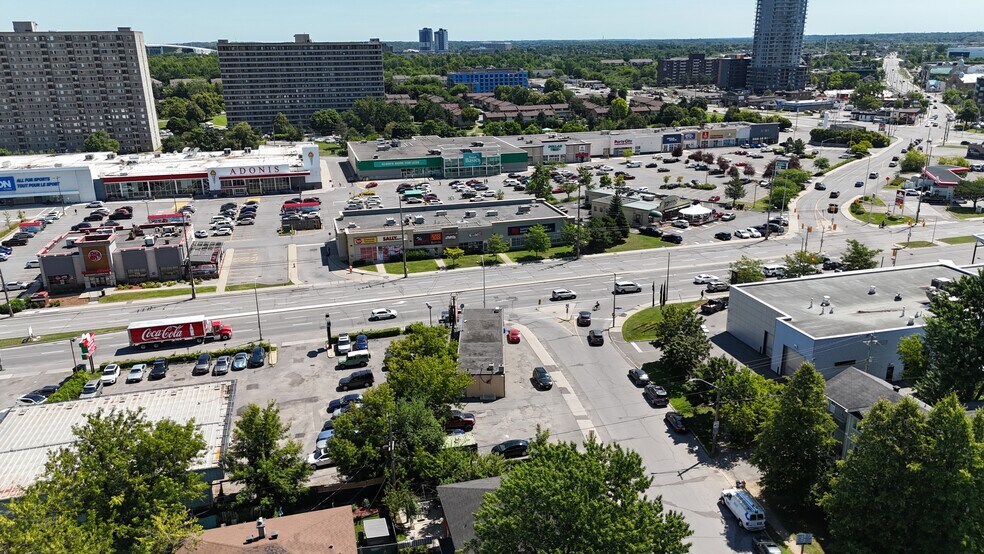 1076 St. Laurent Blvd, Ottawa, ON à vendre - Photo de l’immeuble – Image 2 sur 11