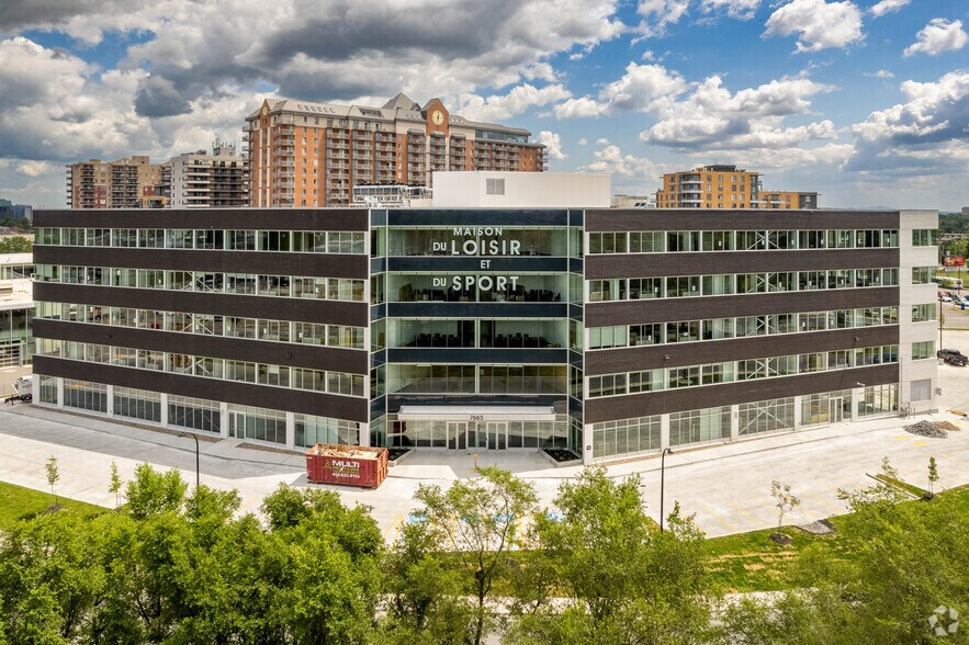 7665 Boul Lacordaire, Montréal, QC à louer - Photo principale – Image 1 sur 13