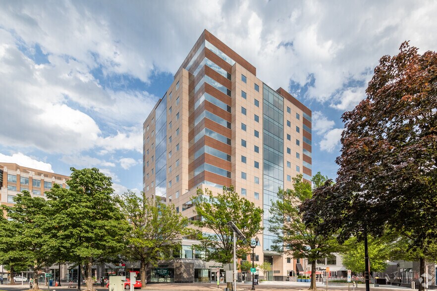 3100 Clarendon Blvd, Arlington, VA à louer - Photo de l’immeuble – Image 1 sur 6