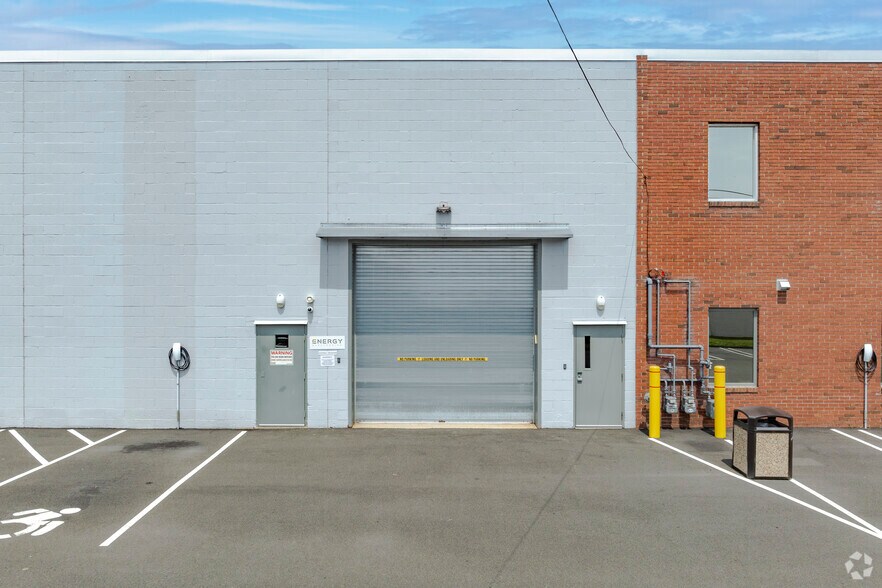 252-262 Depot Rd, Milford, CT à louer - Photo de l’immeuble – Image 2 sur 13