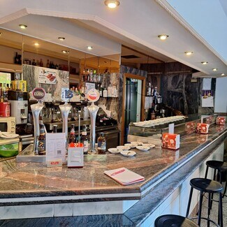 Plus de détails pour Local commercial à louer