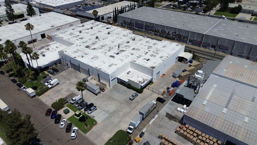 1327-1375 Fayette St, El Cajon, CA à louer - Photo de l’immeuble – Image 1 sur 6