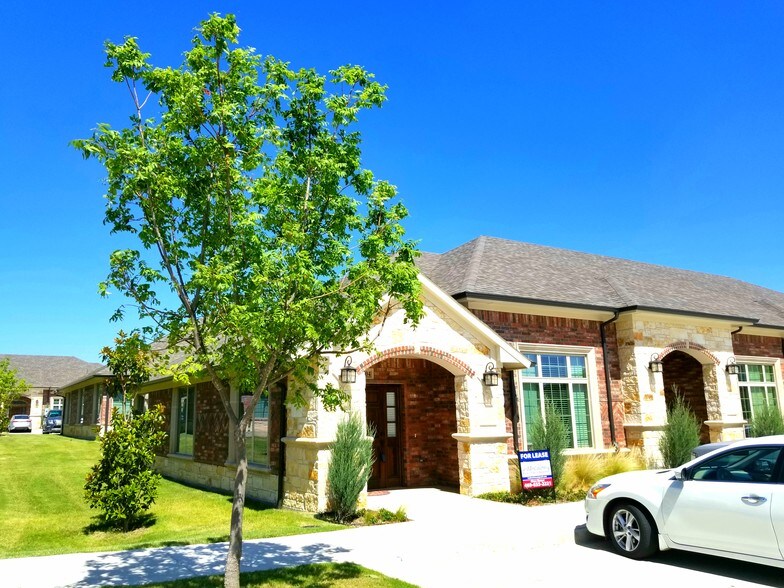 8951 Collin McKinney Pky, McKinney, TX à louer - Photo de l’immeuble – Image 1 sur 13