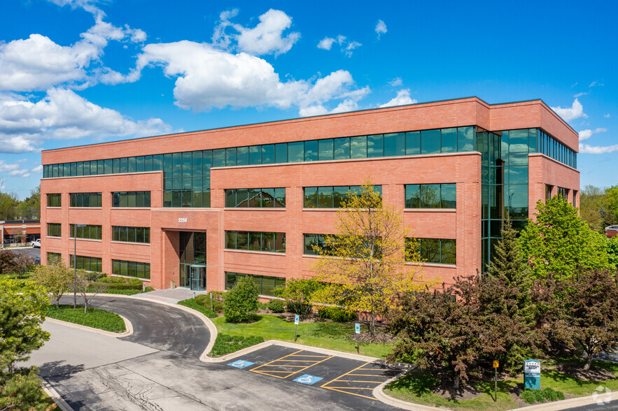 2250 Point Blvd, Elgin, IL à louer - Photo de l’immeuble – Image 1 sur 4