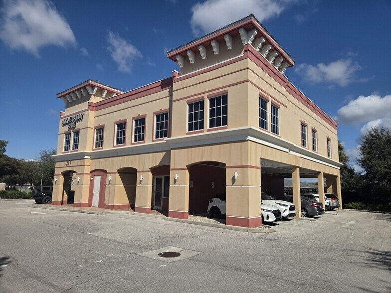 217 Del Prado Blvd S, Cape Coral, FL à vendre - Photo principale – Image 1 sur 5