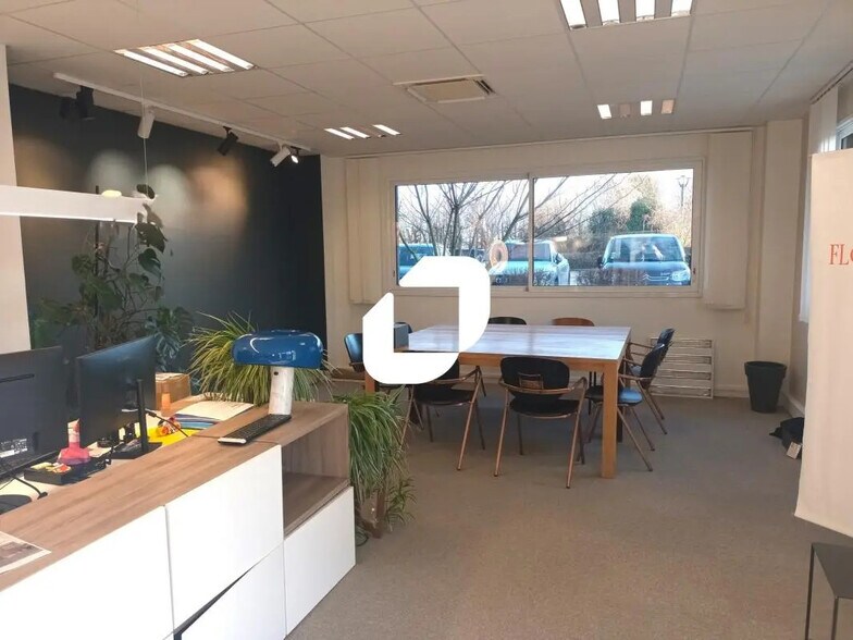 Bureau dans Wasquehal à louer - Photo de l’immeuble – Image 2 sur 7