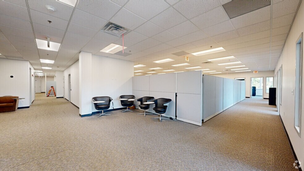 50 Thomas Patten Dr, Randolph, MA à louer - Numérisation 3D Matterport – Image 2 sur 21