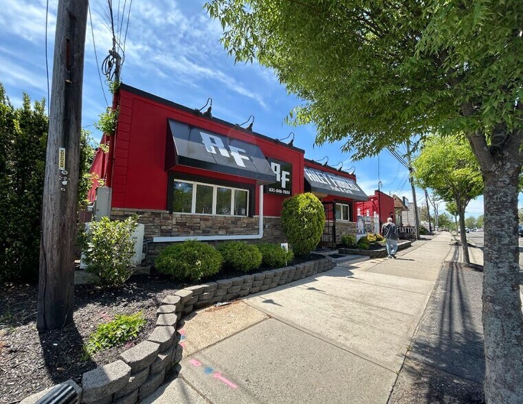 742-746 Middle Country Rd, Selden, NY à vendre - Photo de l’immeuble – Image 1 sur 30