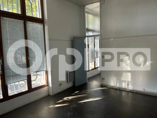 Plus de détails pour Bureau à vendre