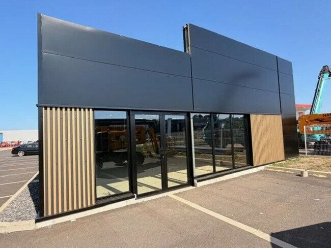 Plus de détails pour Local commercial à louer