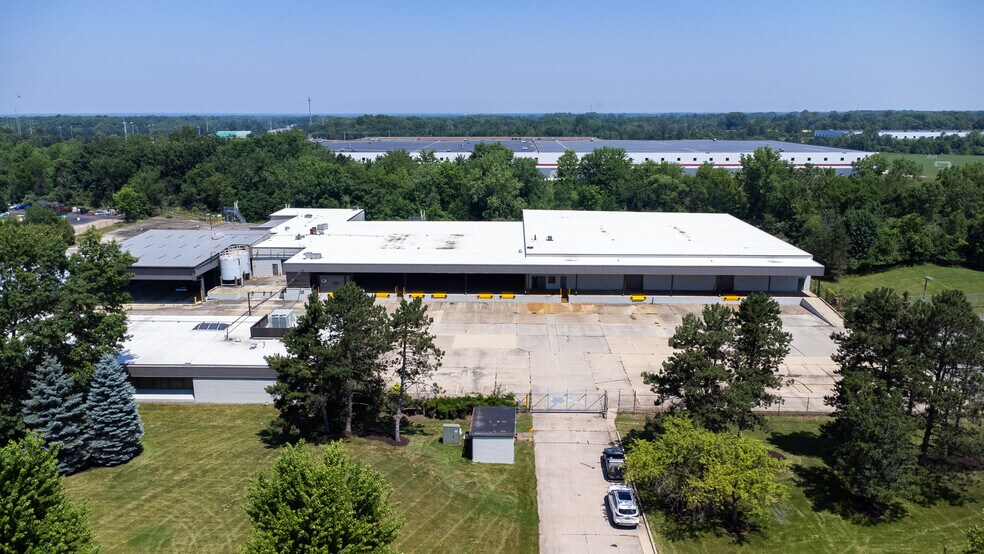 21600 Drake Rd, Strongsville, OH à vendre - Photo de l’immeuble – Image 2 sur 20