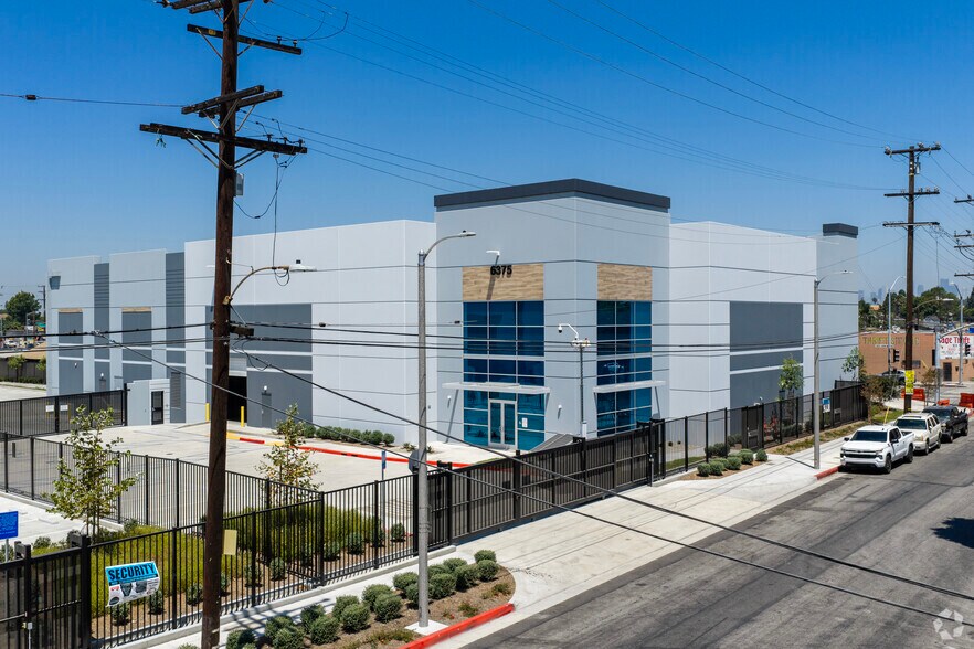 6375 Wilmington Ave, Los Angeles, CA à louer - Photo principale – Image 2 sur 2