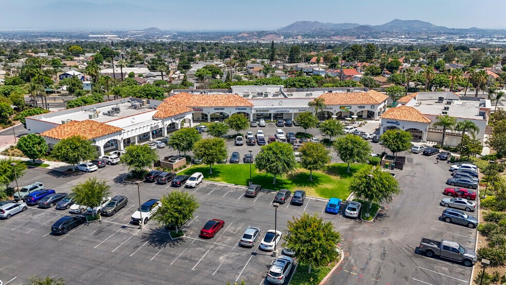 315-487 Magnolia Ave, Corona, CA à louer - Photo de l’immeuble – Image 3 sur 22