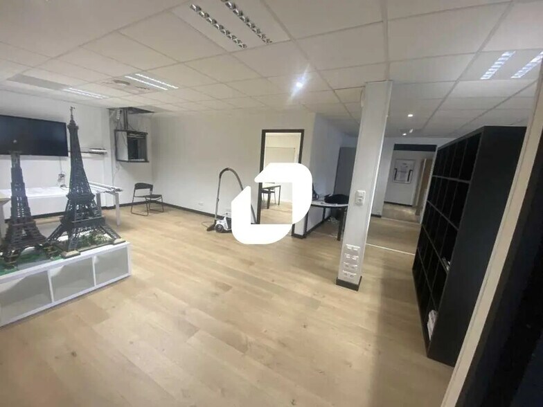 Bureau dans Le Haillan à louer - Photo de l’immeuble – Image 2 sur 8