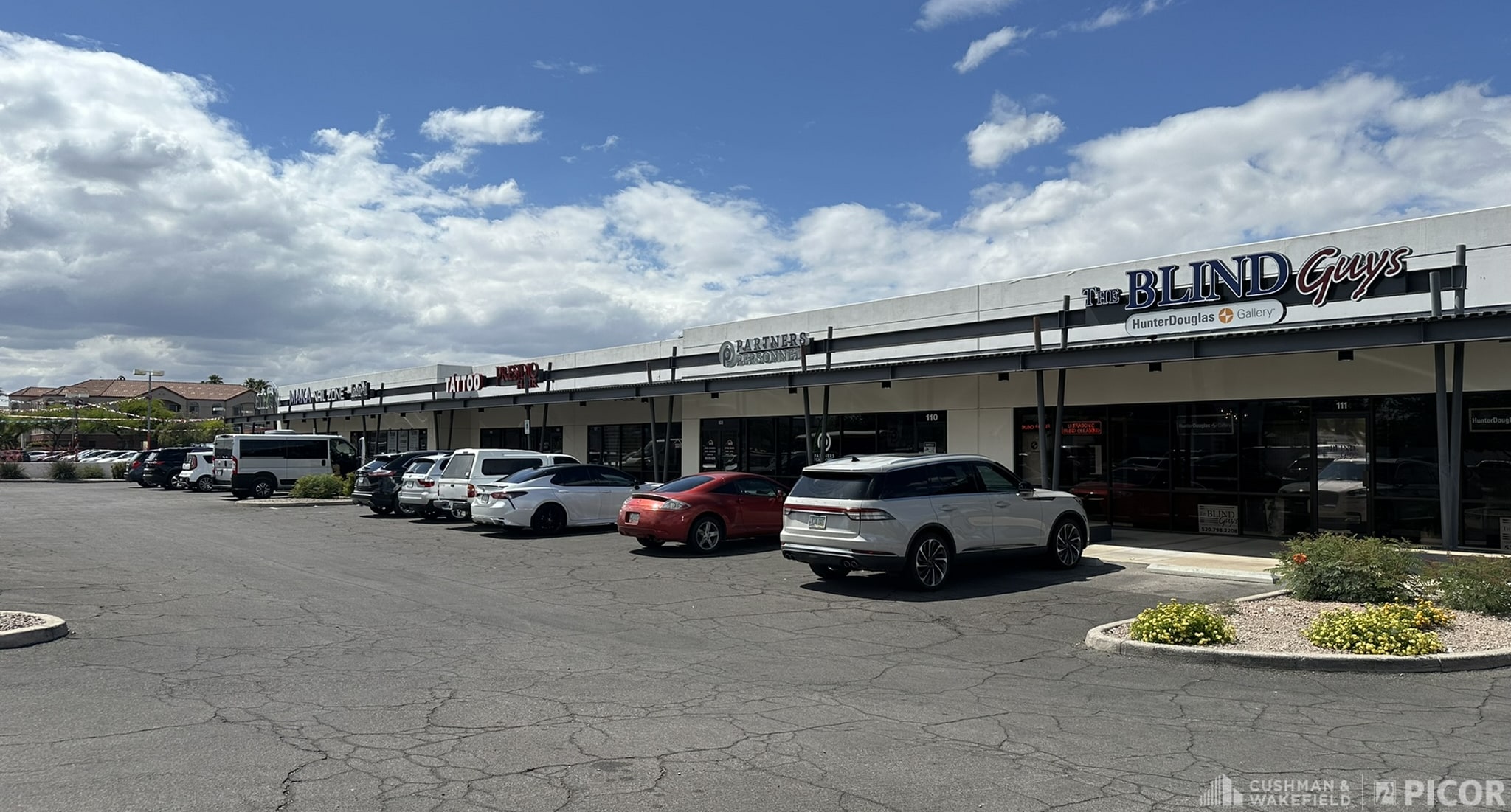 3955 E Speedway Blvd, Tucson, AZ à louer Photo de l’immeuble– Image 1 sur 3