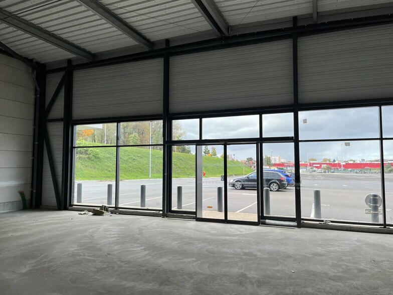 Local commercial dans Scionzier à louer - Photo de l’immeuble – Image 1 sur 3