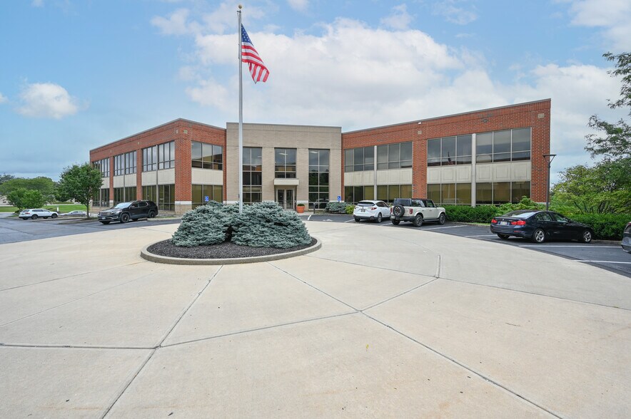 4755 Lake Forest Dr, Blue Ash, OH à louer - Photo principale – Image 1 sur 13