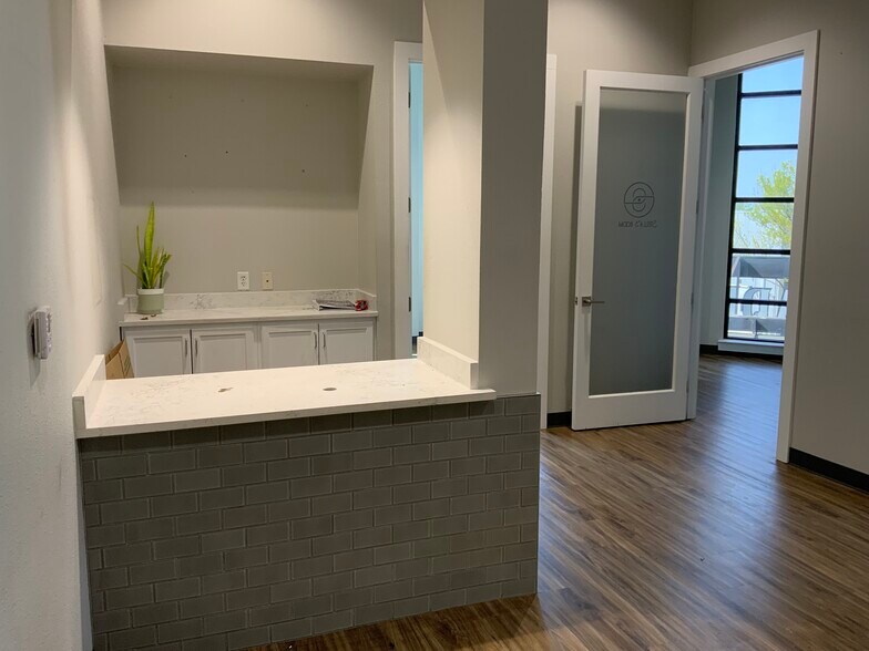 320 S Oak St, Roanoke, TX à louer - Photo de l’immeuble – Image 3 sur 19