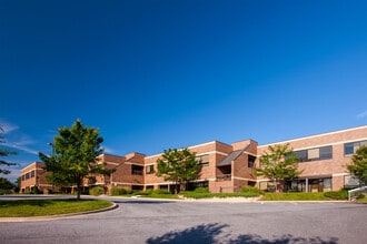 2 Crossing Way, Owings Mills, MD à louer Photo de l’immeuble– Image 1 sur 1