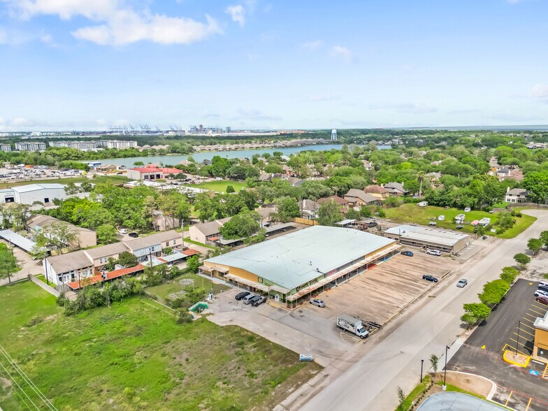 1908 Hialeah Dr, Seabrook, TX à vendre - Photo de l’immeuble – Image 2 sur 8