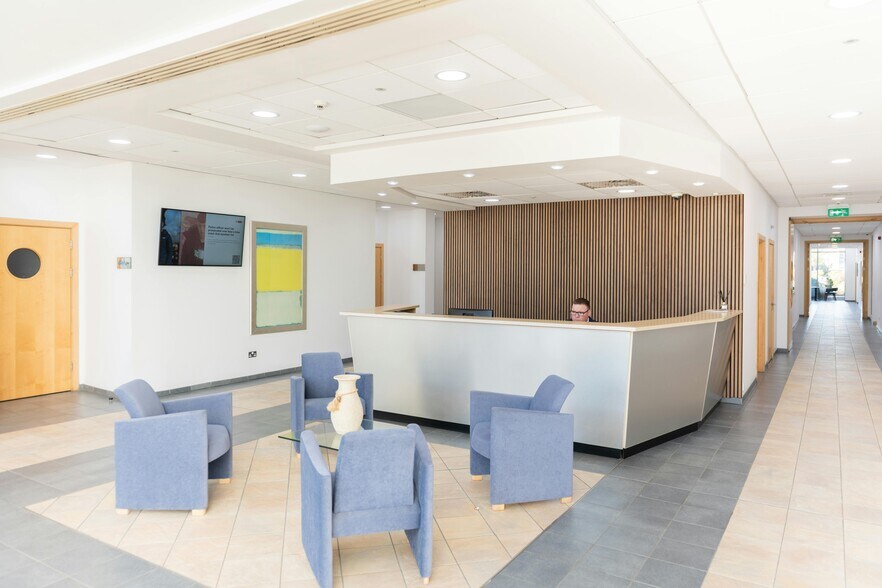 1 Stanley Blvd, Blantyre à louer - Photo de l’immeuble – Image 2 sur 17