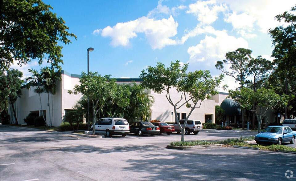604-622 Banyan Trl, Boca Raton, FL à louer - Photo de l’immeuble – Image 2 sur 10