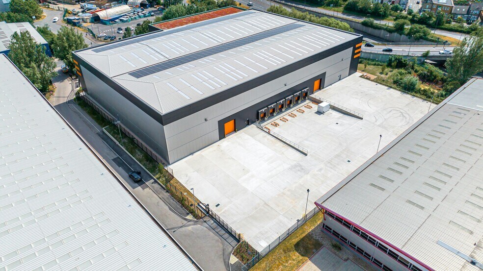 1 Church Manorway, Erith à louer - Photo de l’immeuble – Image 1 sur 17