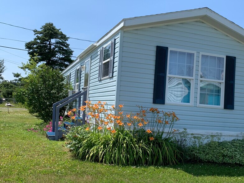 89 Old Woodstock Rd, Houlton, ME à vendre - Photo principale – Image 1 sur 3