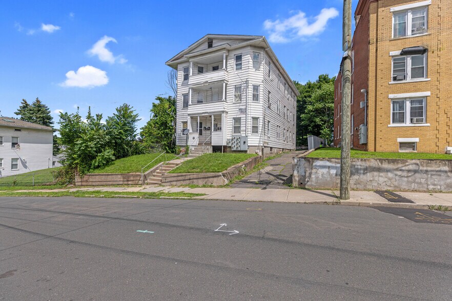 14 Beatty St, New Britain, CT à vendre - Photo de l’immeuble – Image 2 sur 11