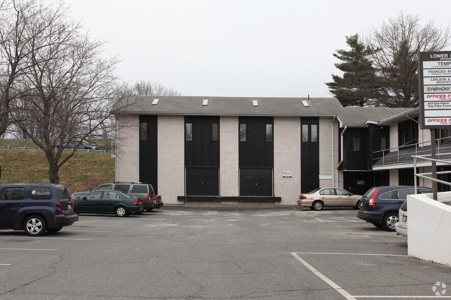 584 Meadow St, Agawam, MA à louer - Photo de l’immeuble – Image 3 sur 27