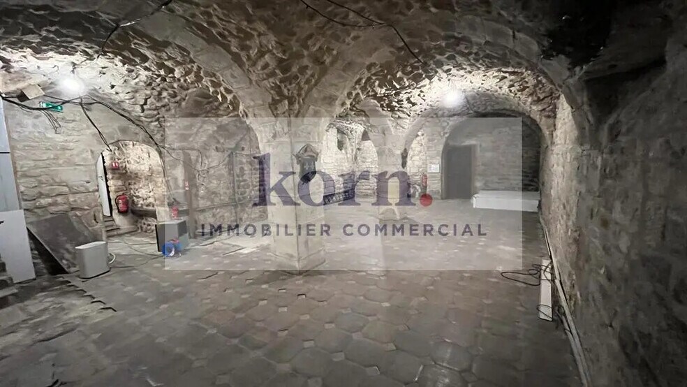 Local commercial dans Paris à louer - Photo de l’immeuble – Image 2 sur 8