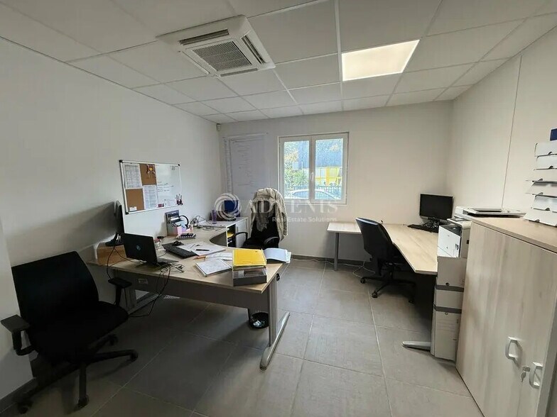 Local d’activités dans Saint-Jean-de-Braye à louer - Photo de l’immeuble – Image 3 sur 10