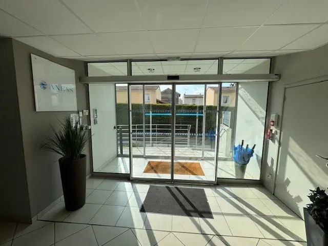 Bureau dans Andrézieux-Bouthéon à vendre - Photo de l’immeuble – Image 3 sur 6
