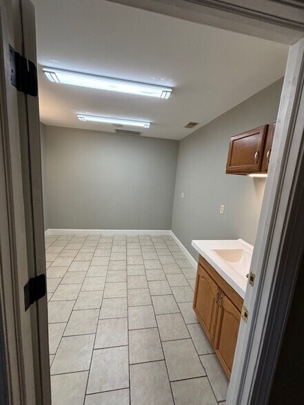 6600 Grand Central Ave, Vienna, WV à louer - Photo de l’immeuble – Image 3 sur 17