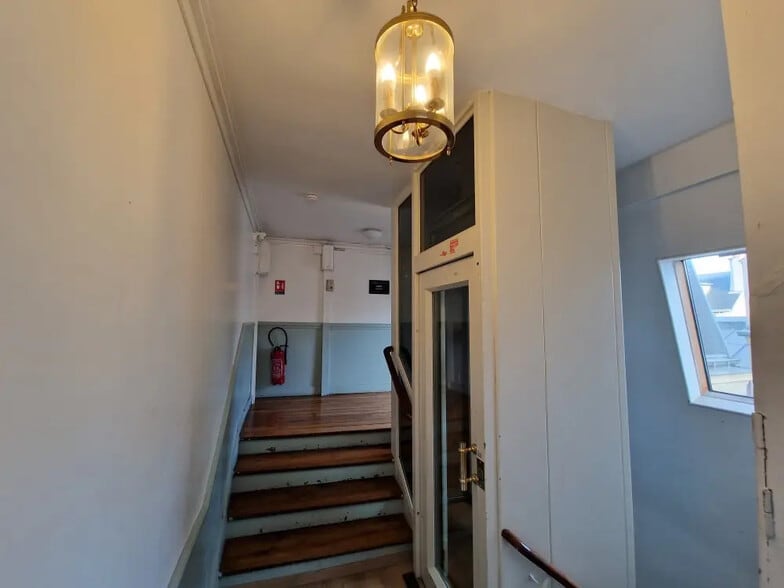 330-332 Rue Saint-Honoré, Paris à louer - Photo de l’immeuble – Image 2 sur 7