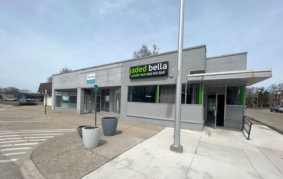 10800-10820 W 9 Mile Rd, Oak Park, MI à louer - Photo de l’immeuble – Image 1 sur 2