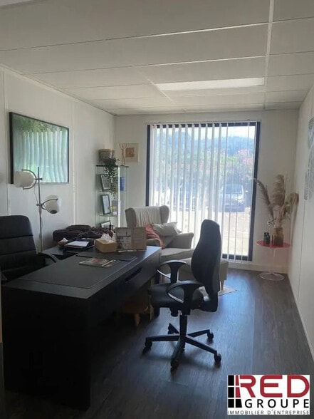 Local d'activités dans Aubagne à vendre - Photo de l’immeuble – Image 1 sur 5