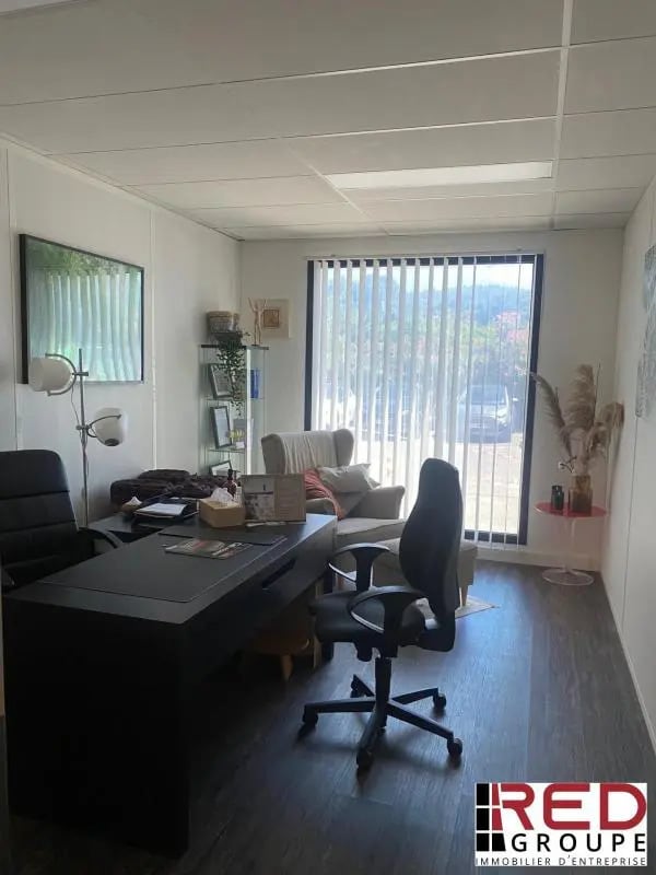 Plus de détails pour Local d’activités à vendre