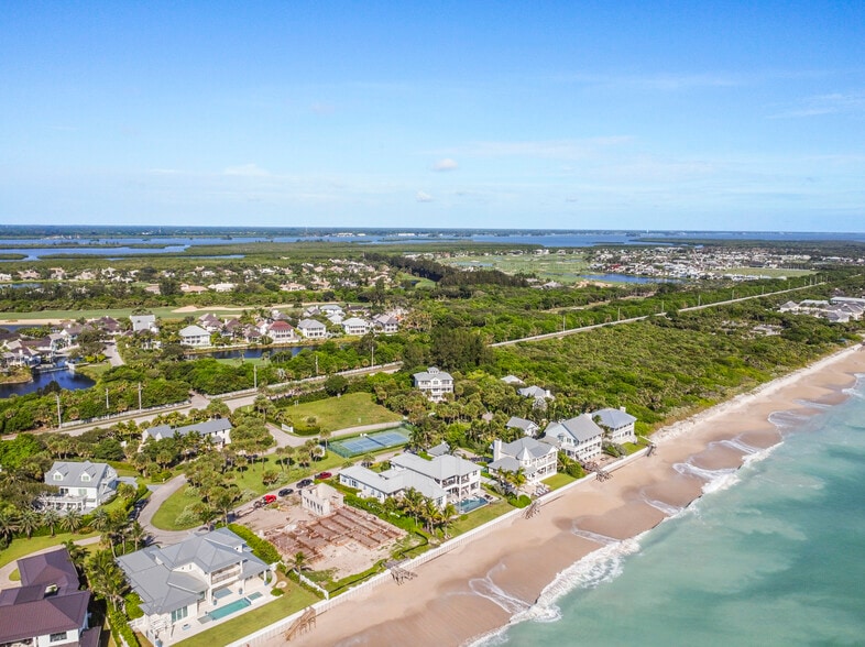 2335 Sanderling Ln, Vero Beach, FL à vendre - Aérien – Image 2 sur 11