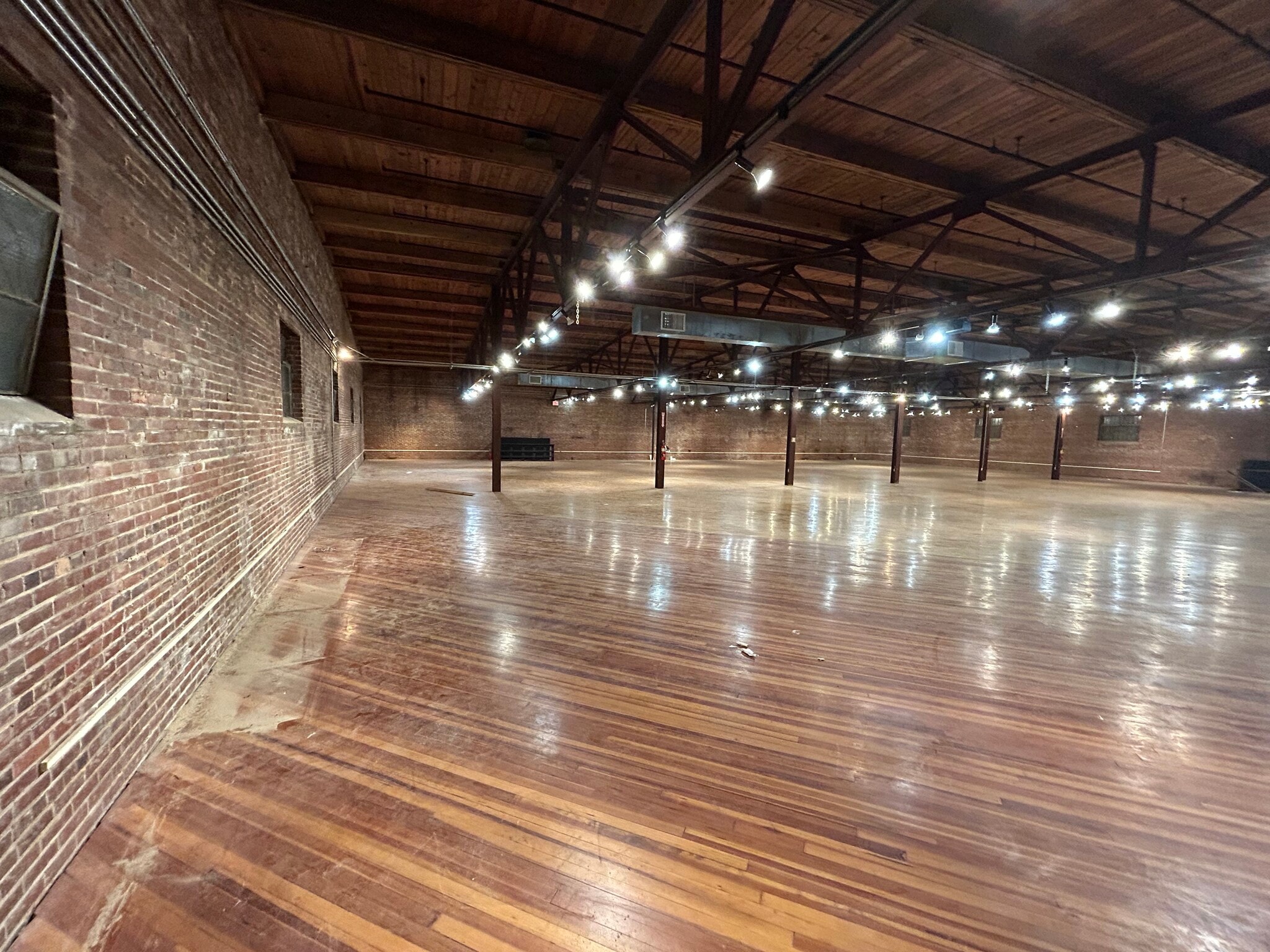 208 N Elm St, High Point, NC à vendre Photo de l’immeuble– Image 1 sur 2