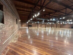 208 N Elm St, High Point, NC à vendre Photo de l’immeuble– Image 1 sur 2