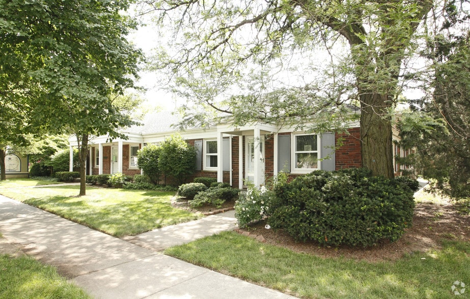 2011-2017 Middlebelt Rd, Garden City, MI à louer - Photo de l’immeuble – Image 3 sur 7
