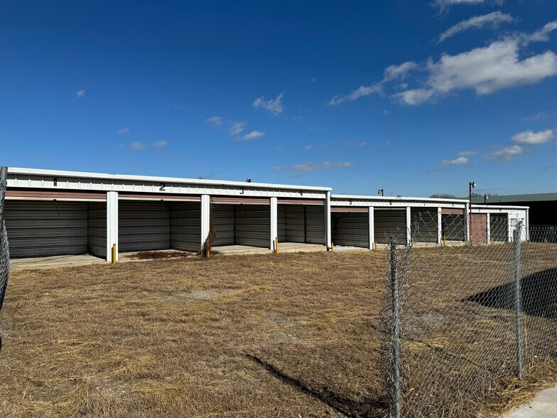 1290 Eastgate Dr, Midlothian, TX à louer - Photo de l’immeuble – Image 1 sur 2